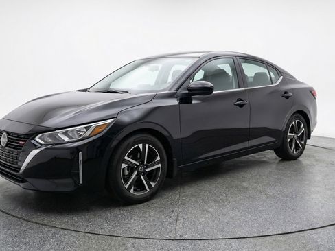 Used 2025 Nissan Sentra SV image 3
