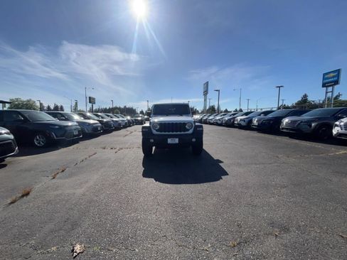Used 2025 Jeep Wrangler Unlimited Sport AWD/4WD image 15