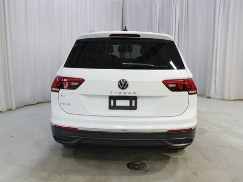 Used 2024 Volkswagen Tiguan SE w/ Panoramic Sunroof Package image 26