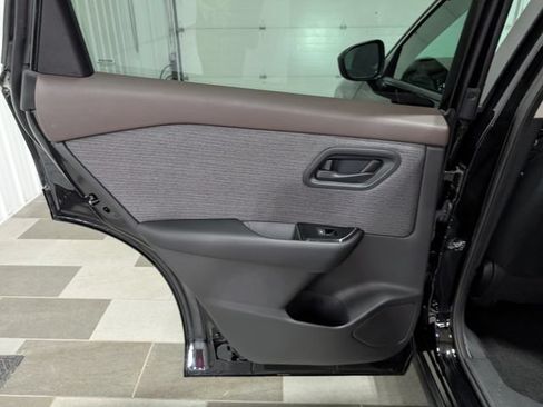 Used 2023 Nissan Rogue S AWD/4WD image 8