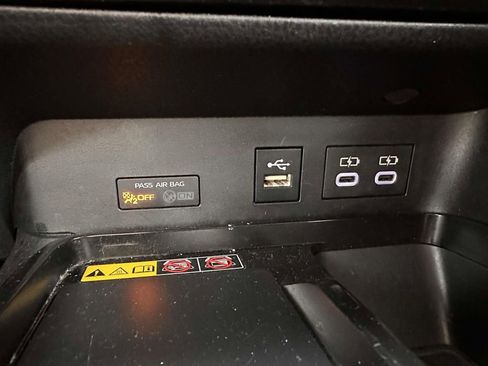 Used 2025 Toyota Camry SE FWD image 25