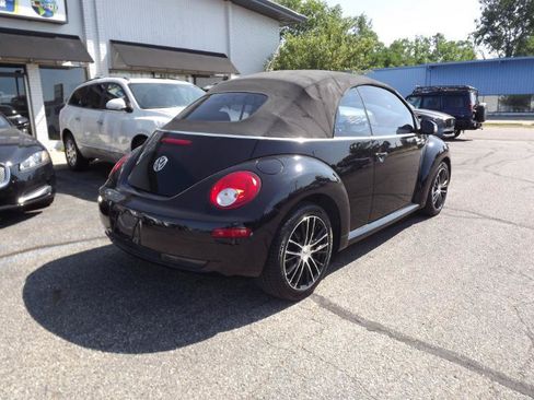 Used 2010 Volkswagen Beetle Convertible FWD image 8
