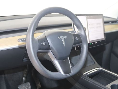 Used 2024 Tesla Model Y Long Range AWD/4WD image 6