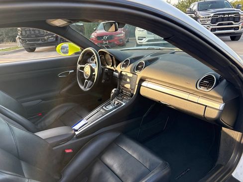 Used 2018 Porsche 718 Cayman RWD image 13