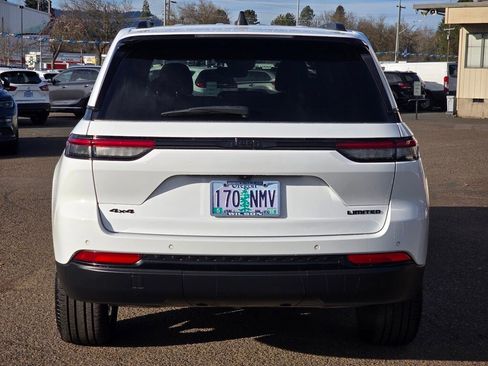 Used 2024 Jeep Grand Cherokee Limited w/ Black Appearance Package image 7