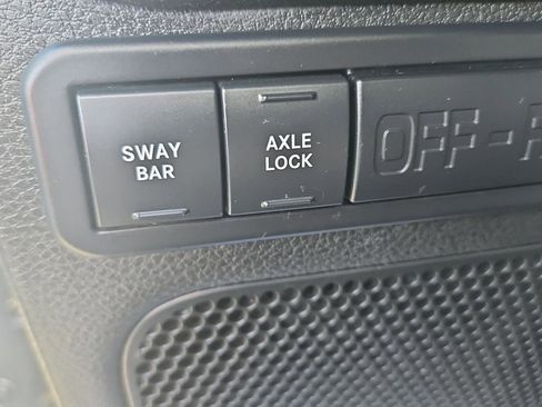 Used 2016 Jeep Wrangler Unlimited Rubicon w/ Connectivity Group AWD/4WD image 15