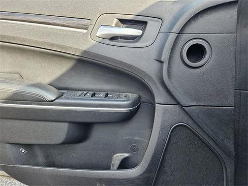Used 2016 Chrysler 300 Limited image 11