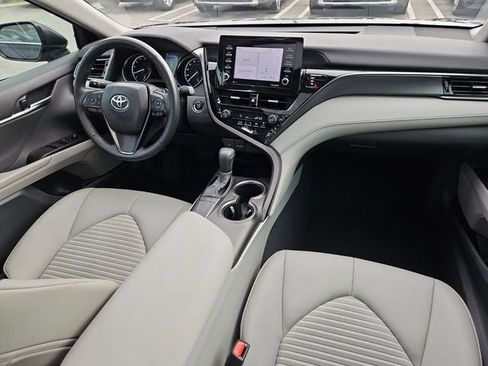 Used 2023 Toyota Camry SE image 18