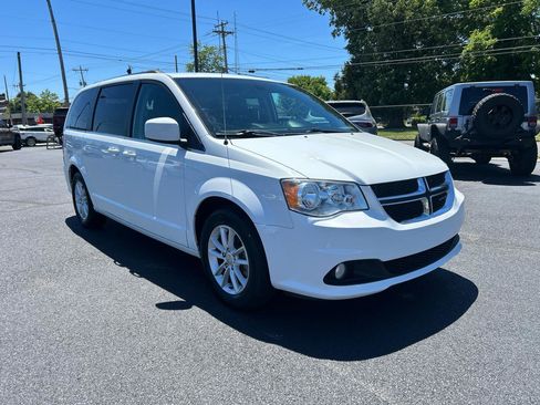 Used 2019 Dodge Grand Caravan SXT FWD image 3