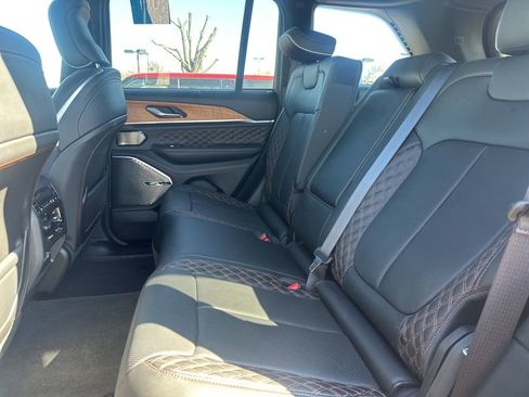 Used 2023 Jeep Grand Cherokee Summit image 8
