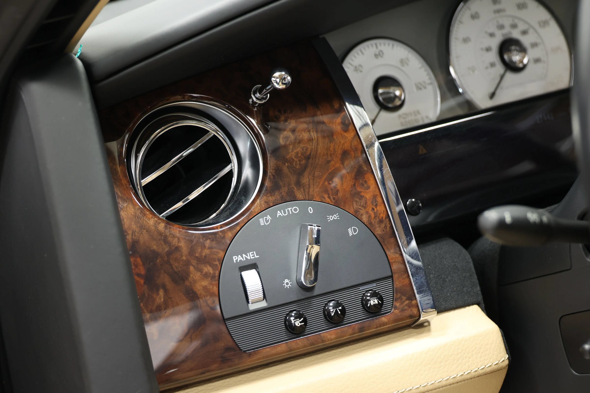 Used 2015 Rolls-Royce Ghost RWD image 23