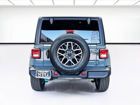 Used 2024 Jeep Wrangler Unlimited w/ Convenience Group AWD/4WD image 5