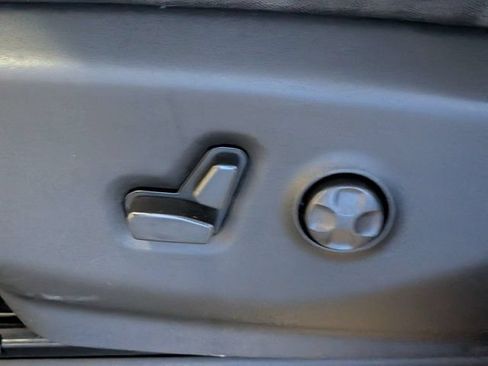 Used 2022 Chrysler Voyager LX FWD image 21