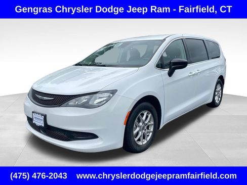 Certified 2024 Chrysler Voyager LX FWD image 3