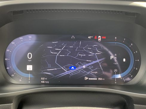 Used 2025 Volvo XC40 B5 Plus image 21