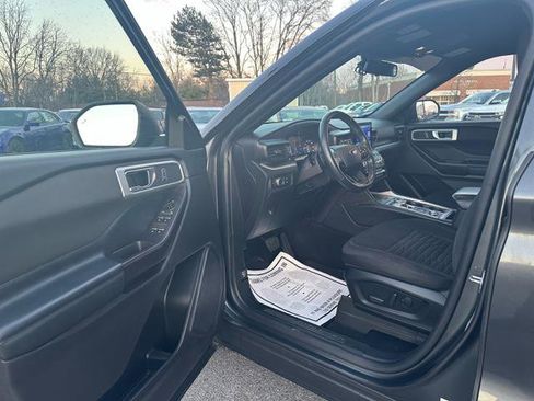 Used 2020 Ford Explorer XLT w/ Comfort Package image 11