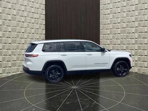 Certified 2023 Jeep Grand Cherokee L Altitude AWD/4WD image 5