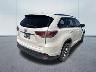 Used 2014 Toyota Highlander XLE FWD video 3