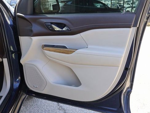 Certified 2019 GMC Acadia Denali w/ Technology Package FWD image 10