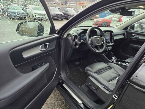 Certified 2023 Volvo XC40 B5 Plus w/ Driver Assist Package image 19