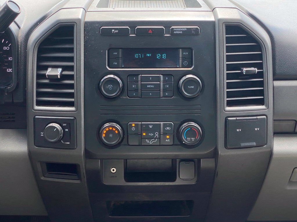 Used 2017 Ford F350 XL w/ Camper Package RWD image 18