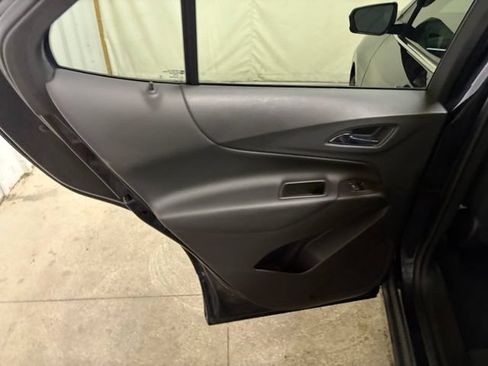 Used 2021 Chevrolet Equinox LT FWD image 19