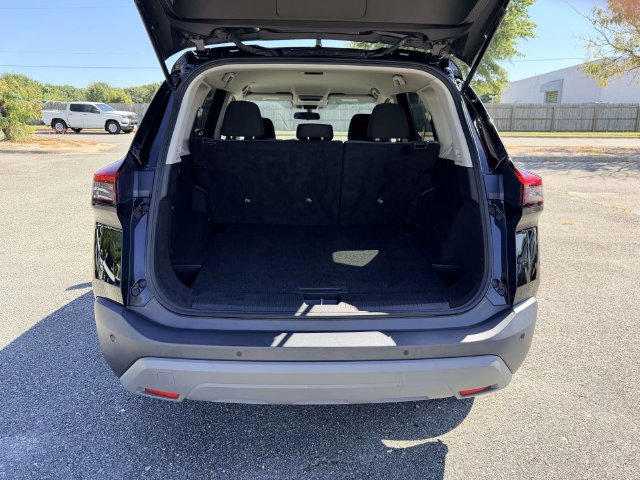 Used 2023 Nissan Rogue SV AWD/4WD image 12