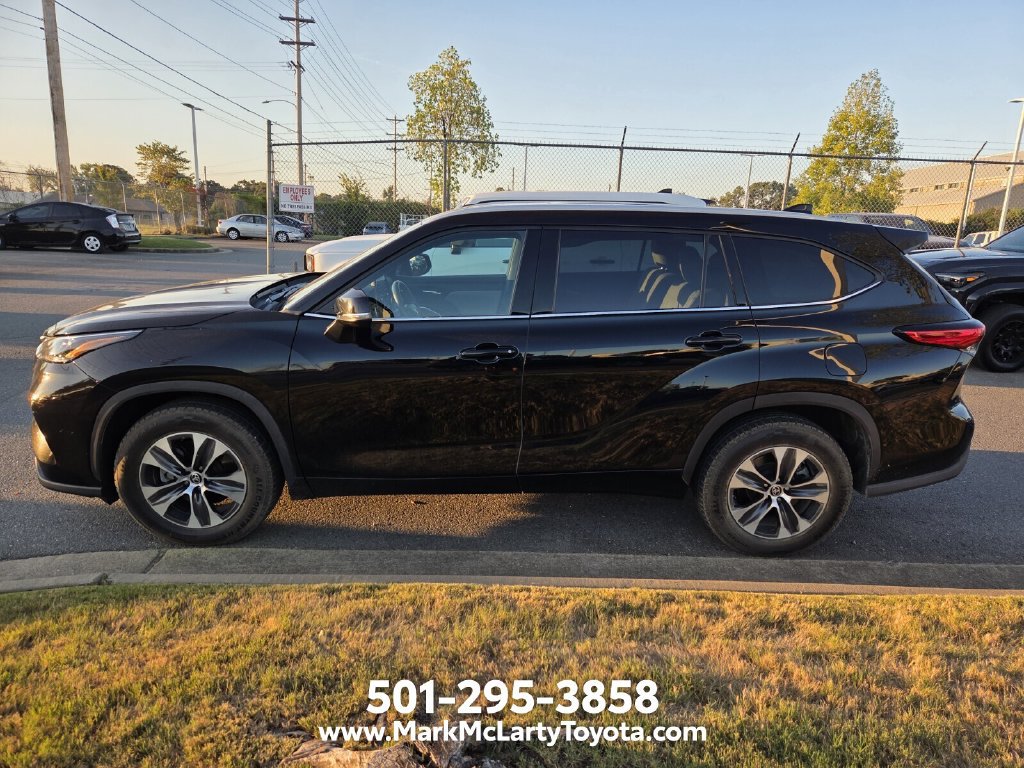 Used 2022 Toyota Highlander XLE FWD image 7