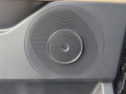 Used 2024 Ford Expedition Max XLT image 23