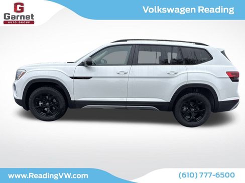 New 2026 Volkswagen Atlas Peak Edition image 2
