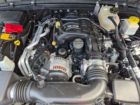 Used 2023 Jeep Gladiator Sport AWD/4WD image 21