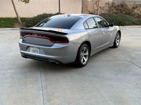 Used 2017 Dodge Charger SXT image 5
