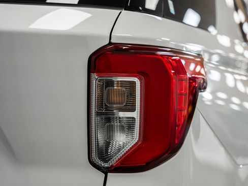 Used 2020 Ford Explorer Limited w/ Class III Trailer Tow Package image 9