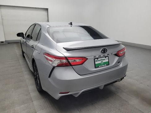 Used 2020 Toyota Camry SE FWD image 5