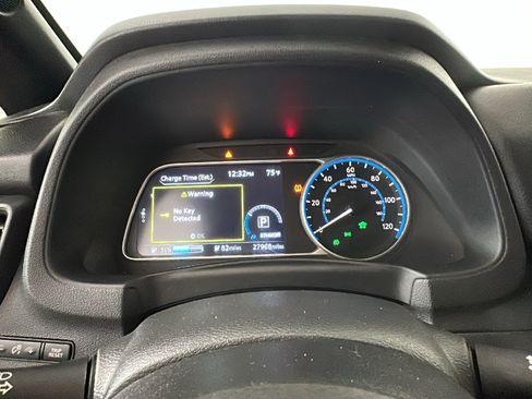 Used 2022 Nissan Leaf SV w/ SV Technology Package FWD image 17
