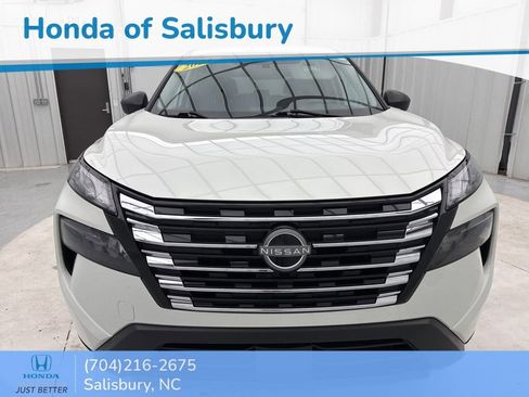 Used 2024 Nissan Rogue S image 2