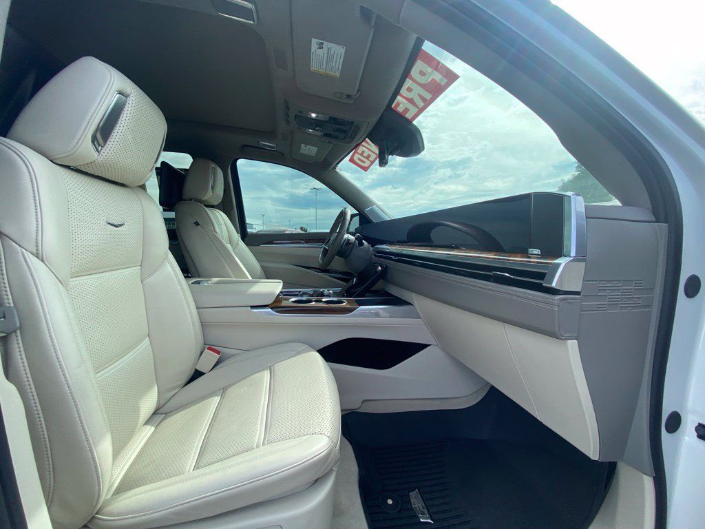 Used 2025 Cadillac Escalade Sport Platinum w/ LPO, ONYX Package AWD/4WD image 34