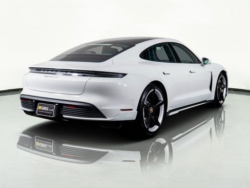 Used 2024 Porsche Taycan 4S w/ Premium Package image 21