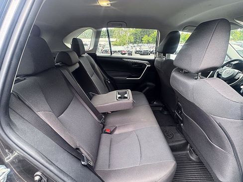 Certified 2022 Toyota RAV4 LE AWD/4WD image 18