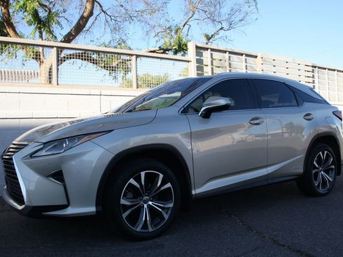 Used 2019 Lexus RX 450h AWD w/ Navigation Package image 29