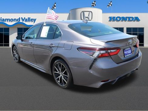 Used 2021 Toyota Camry SE FWD image 4