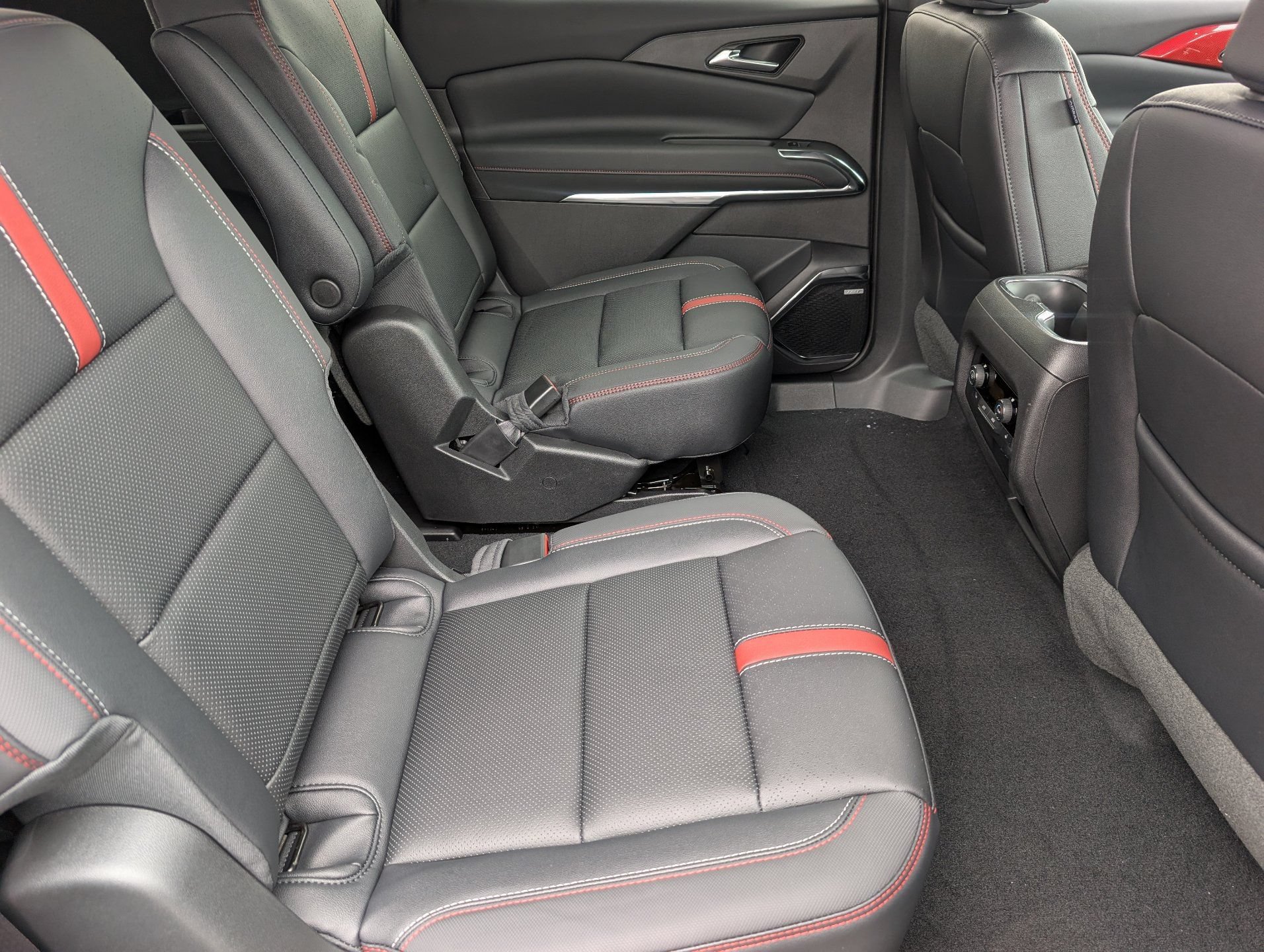 New 2026 Chevrolet Traverse RS FWD image 12