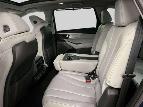 Used 2023 Acura MDX SH-AWD w/ Technology Package image 11