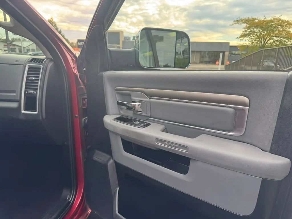 Used 2014 RAM 1500 Classic SLT w/ Luxury Group AWD/4WD image 17