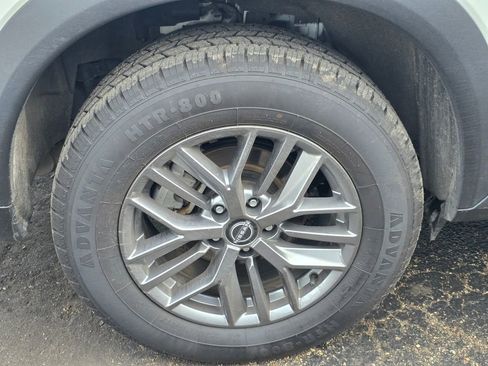 Used 2024 Nissan Rogue S image 12