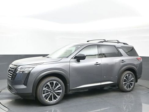 New 2026 Nissan Pathfinder Platinum FWD image 2