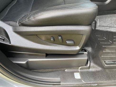 Used 2018 Chevrolet Suburban Premier RWD image 25