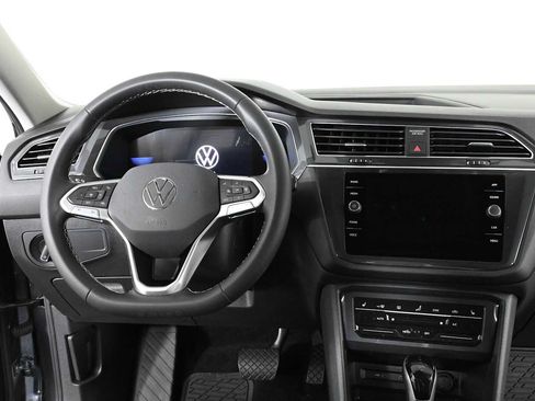 Certified 2023 Volkswagen Tiguan SE FWD image 3