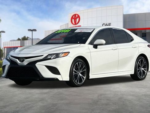 Certified 2020 Toyota Camry SE image 9