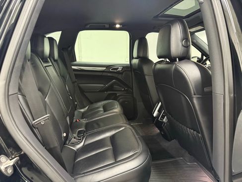 Used 2018 Porsche Cayenne Platinum Edition image 16